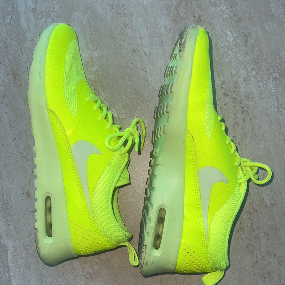 WOMENS NIKE AIR MAX THEA NEON YELLOW SZ 7